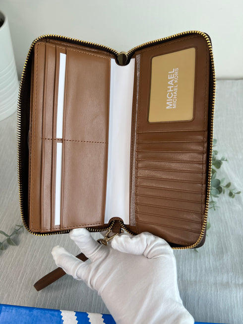 Michael kors continental wallet