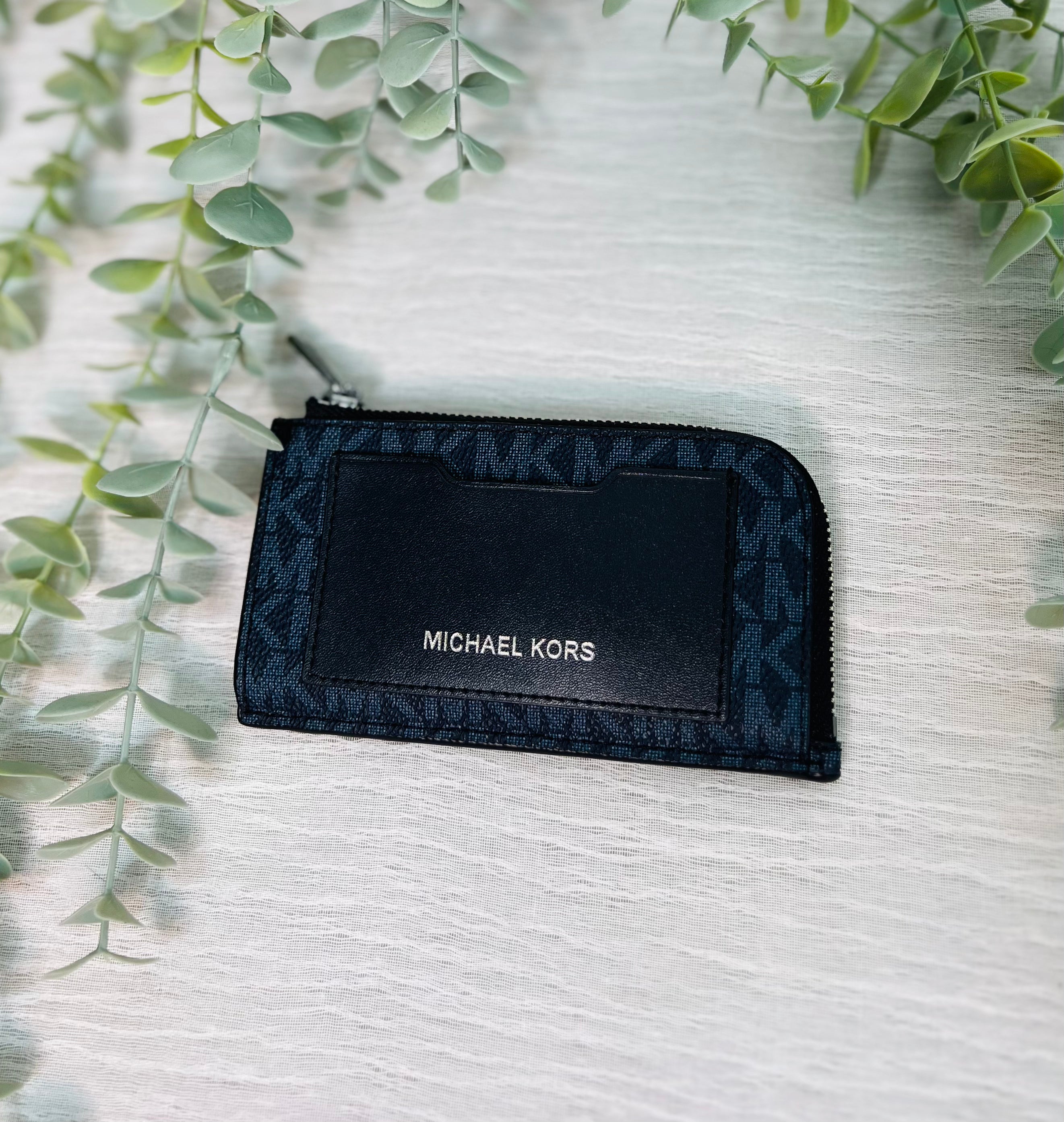 Michael kors shop zip up wallet